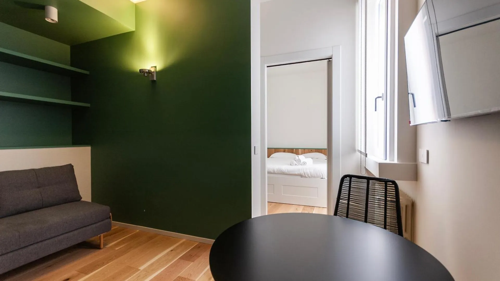 Youhosty - Perego 7 Sx Milan